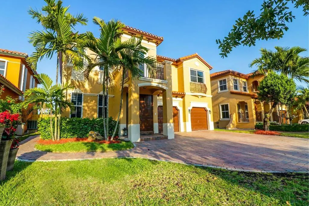Serene Spacious 5 Bedroom Miami Home-1