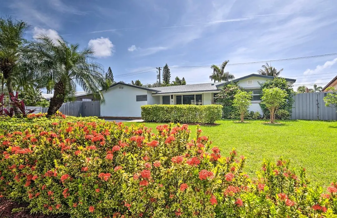 Tropical Home With Outdoor Oasis 2 Mi To Beach-1