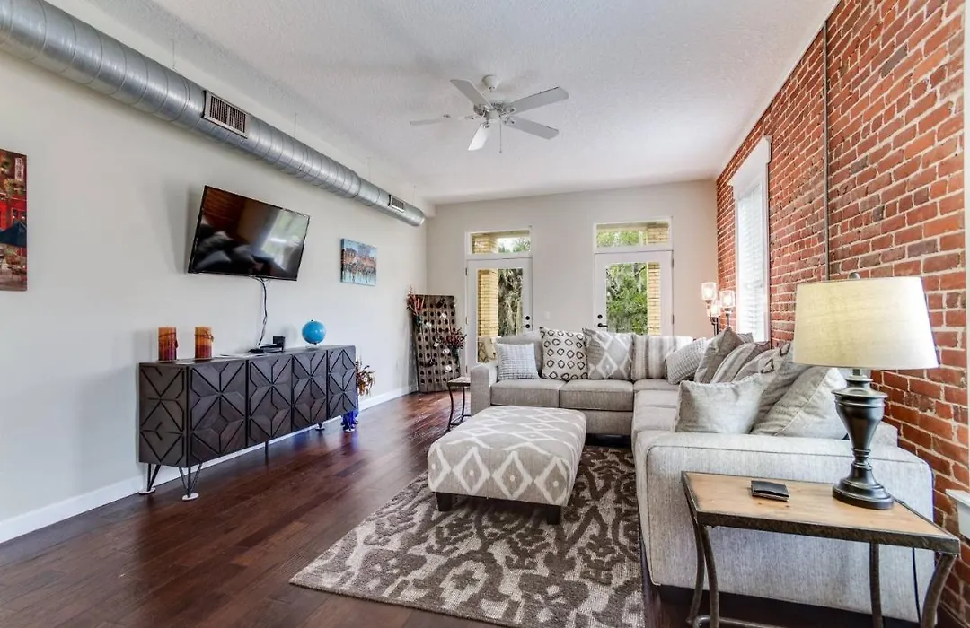 Jbh 115 W 2Nd Apt 3-1