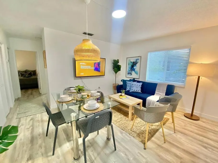 Beautiful & Relax Family House 2/1- Free Parking-1