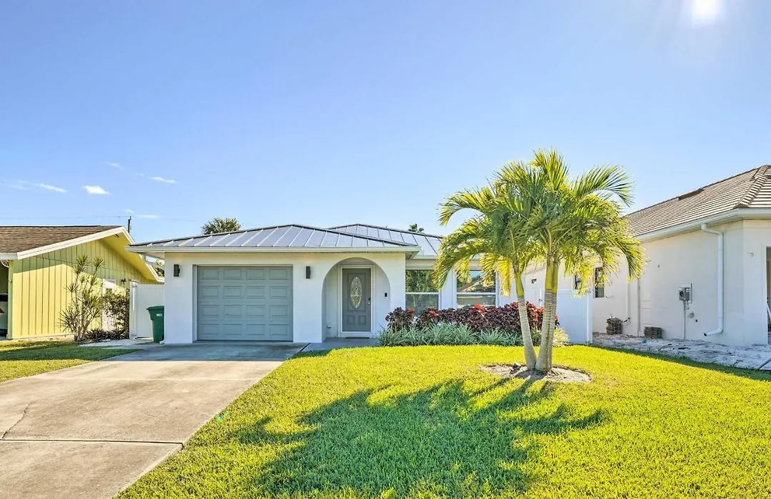 Chic Naples Getaway With Pool And Spa Less Than 2 Mi To Beach!-1