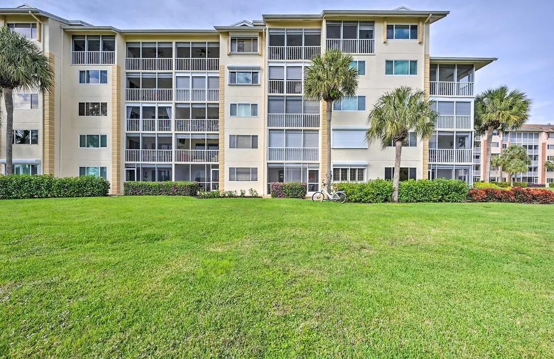 First-Floor Naples Condo About 3 Mi To Beaches!-1