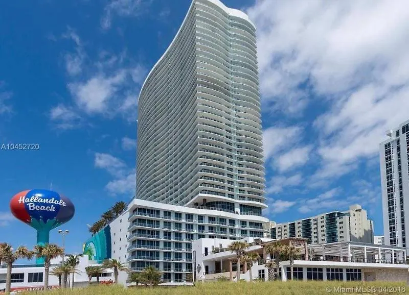 Hyde Resort 1803-1