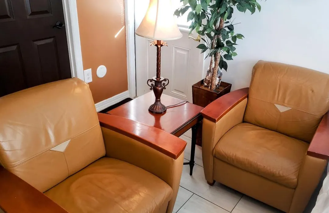 Stylish Suite Tampa Minutes To Hard Rock Casino-1