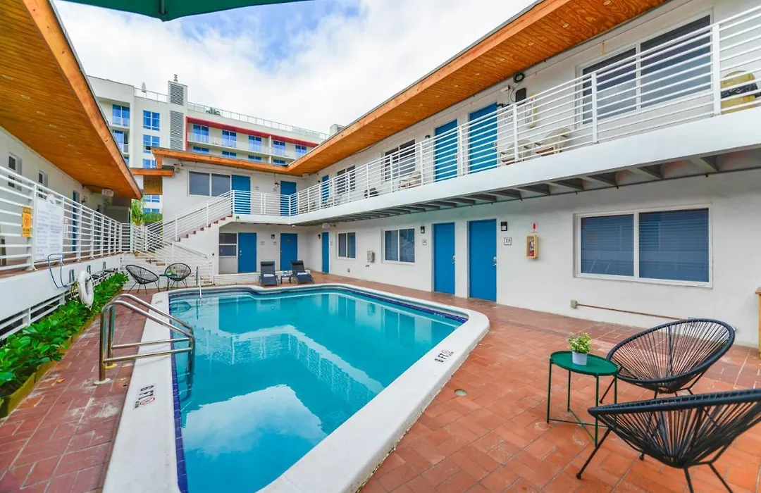 Cozy 1 Bedroom With Pool Steps From The Beach #41-1