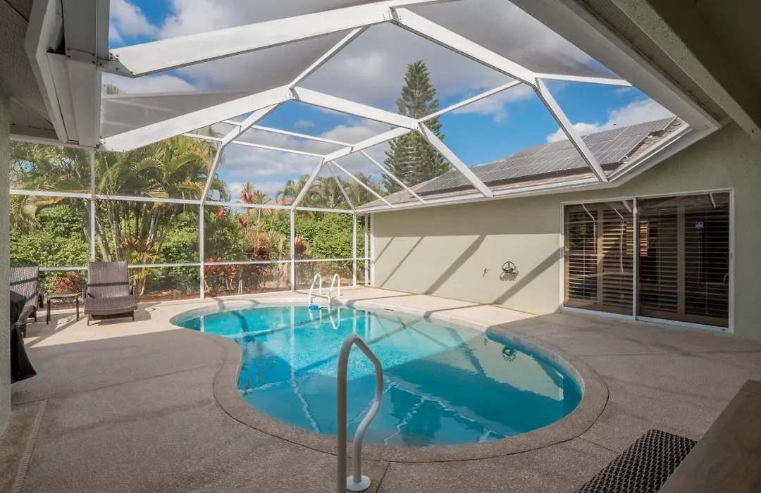 Fantastic Pool And Hot Tub House In Naples-1