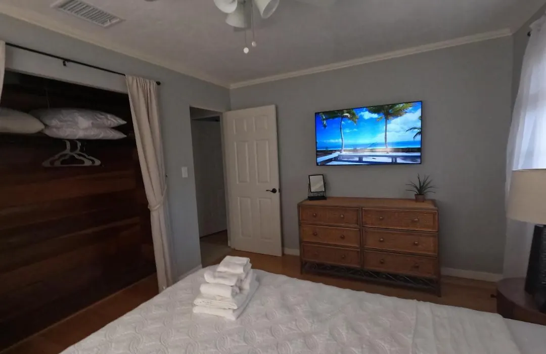 Boho Vibe 3B/2B Centrally Located Alta Vista Home-1