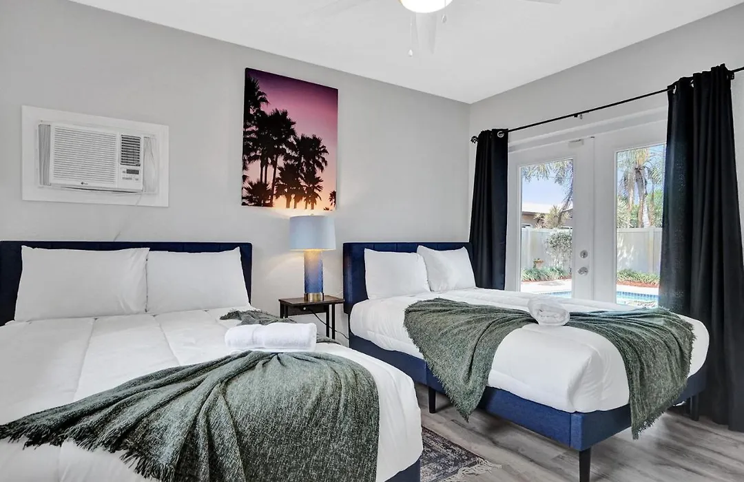Modern 4Bdr Home With Pool By The Beach-1