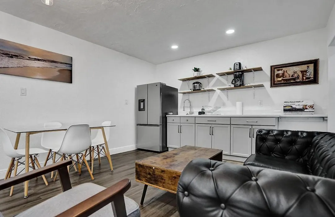 Lovely 1 Bedroom Studio In Quiet Neighborhood-1
