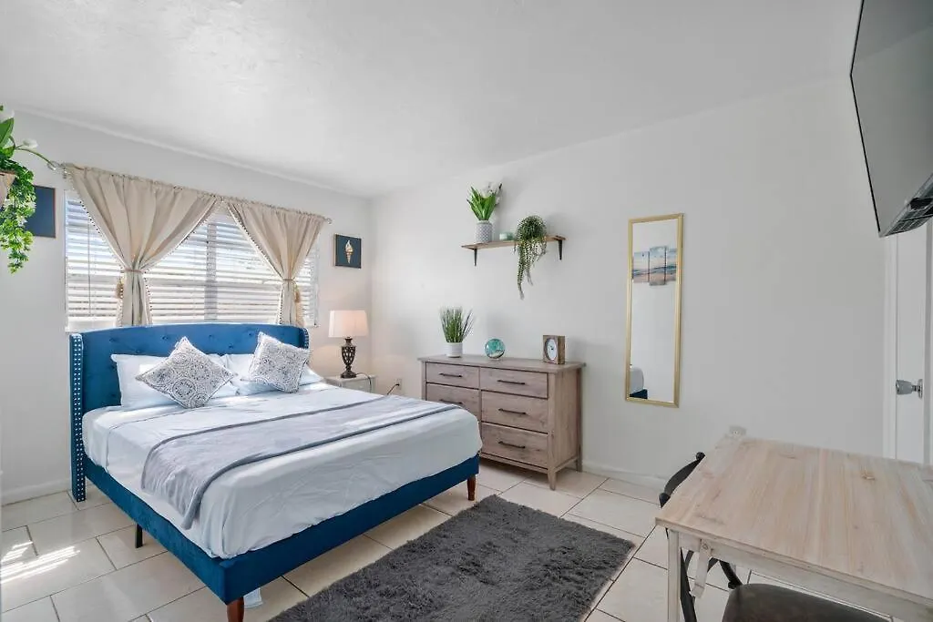*The Blue Oasis* - 5 Min To Downtown Fort Myers-1