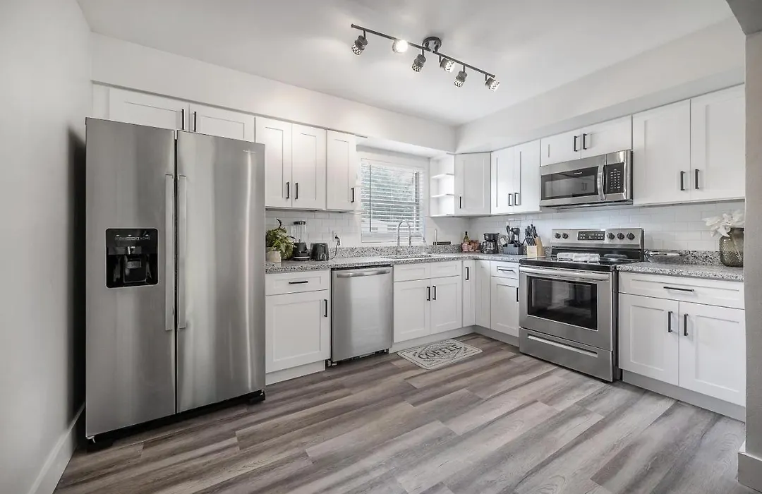 Renovated North Tampa Home By Usf-1