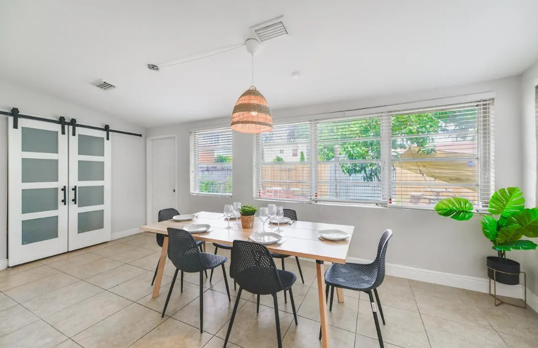 Amazing 3Br House 5 Minutes From Marlins Park-1