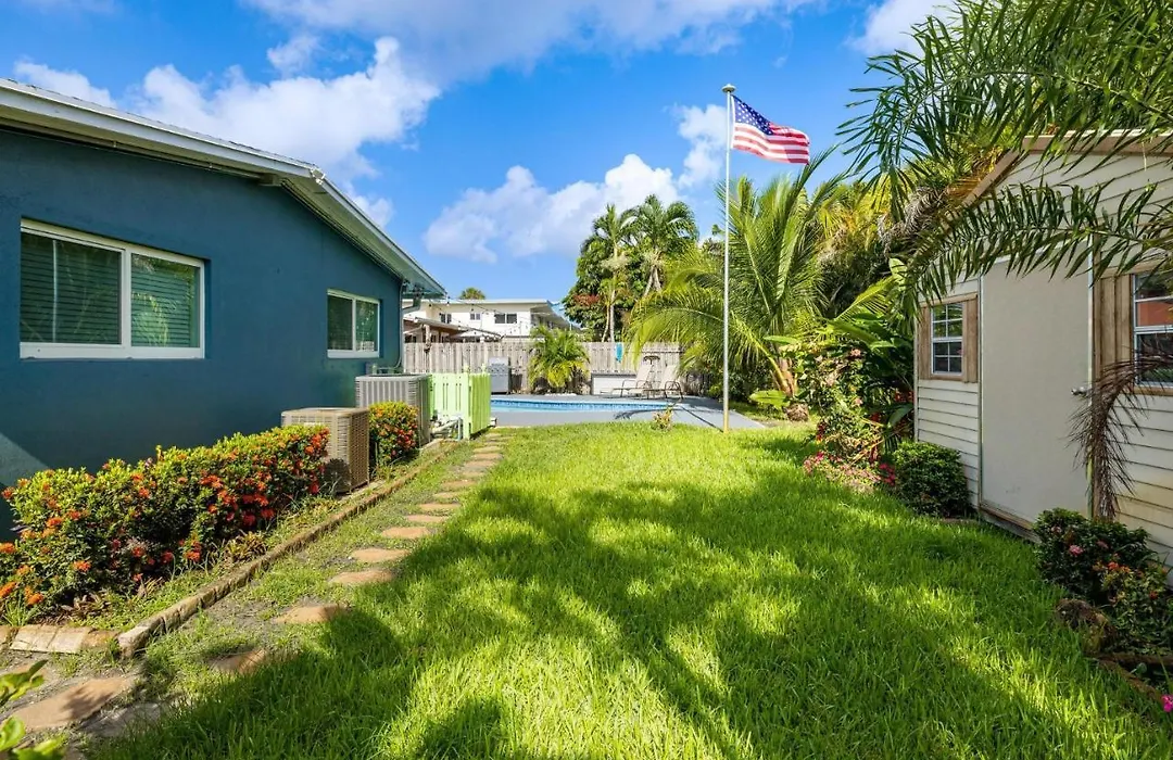 Trendy 3-Bedroom Villa With Saltwater Pool And Yard-1