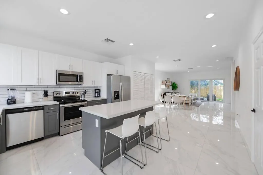 Spectacular 3 Bedrooms House, Spacious And Bright-1