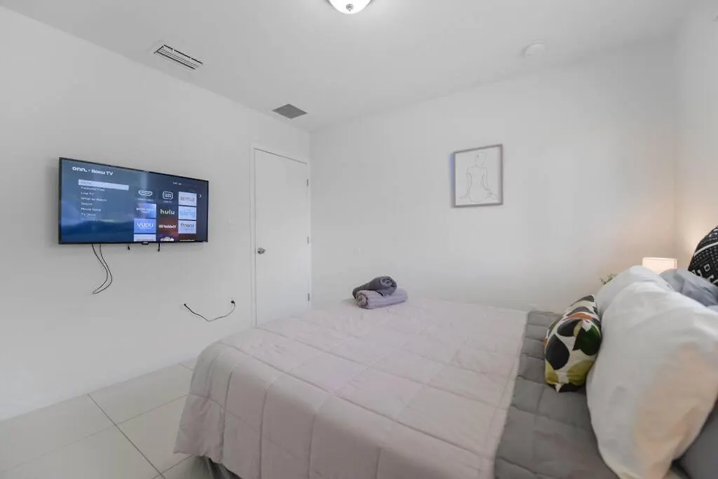 Amazing Brand New Duplex 3 Bedrooms/2 Bathrooms-1