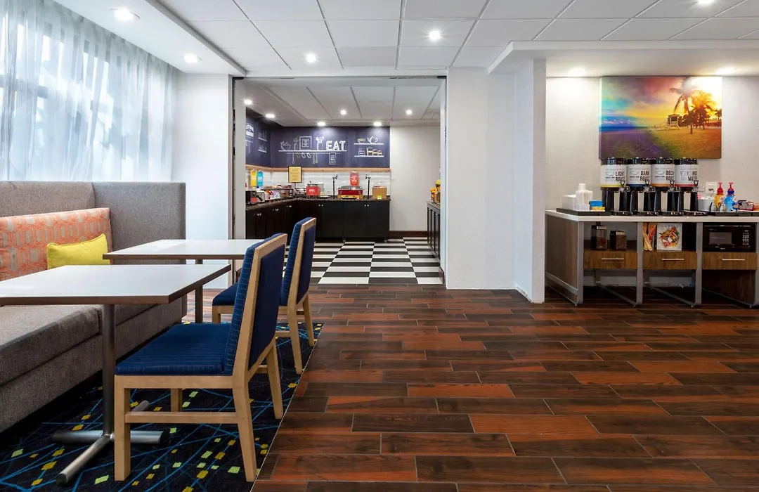Hampton Inn Commercial Boulevard-Fort Lauderdale-1