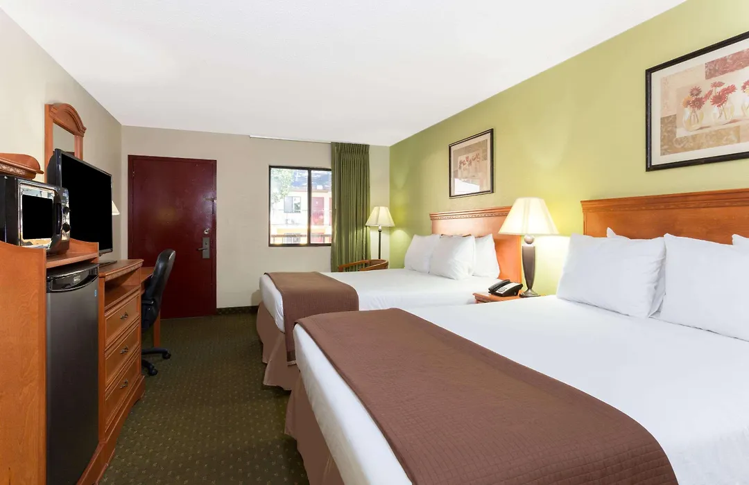 Howard Johnson By Wyndham Tallahassee-1