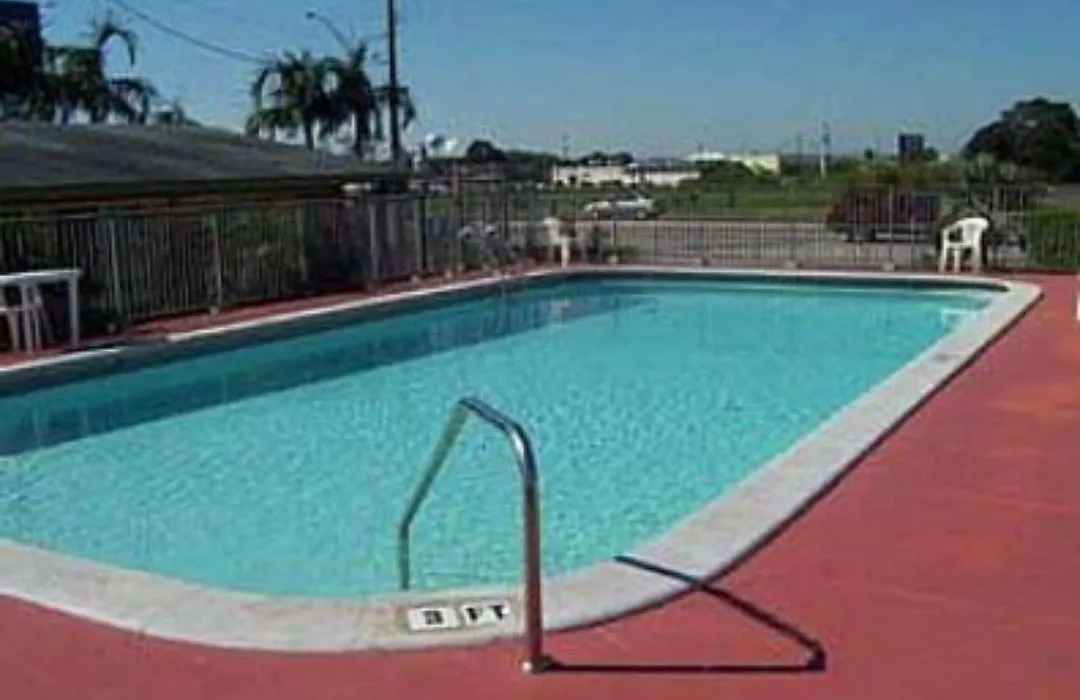 Econo Lodge Inn & Suites-1