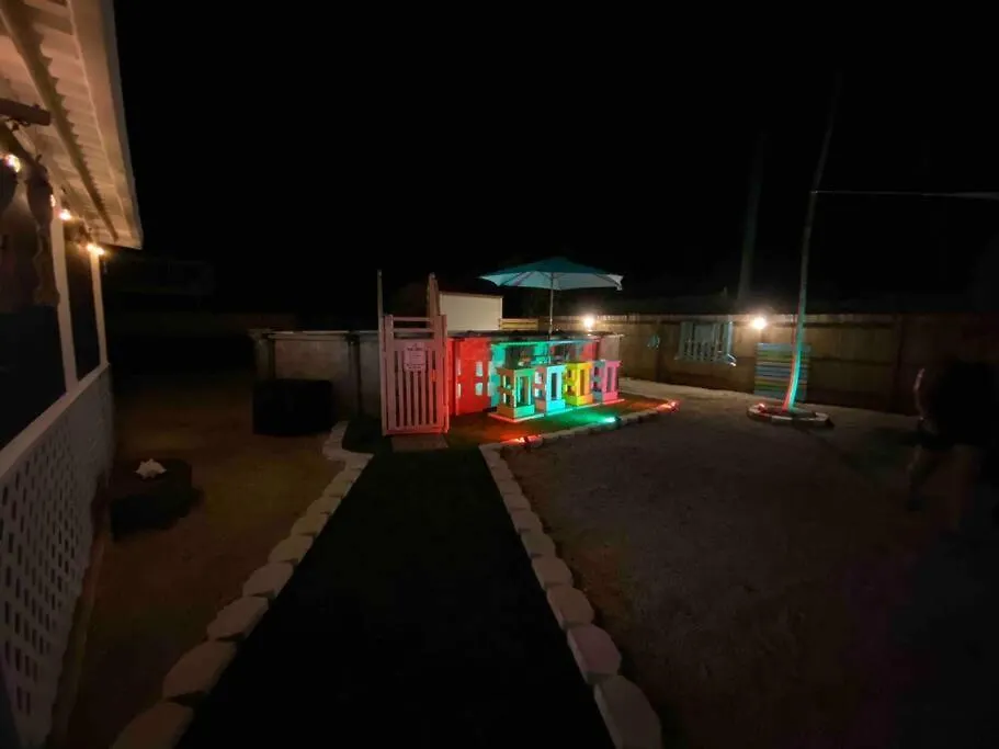 Cozy Family Home-5 Minute Drive To Sombrero Beach-1