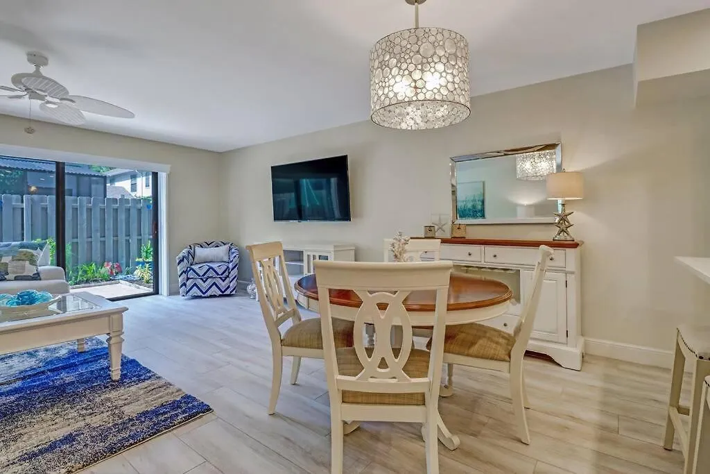 Location! 2 Bd/2.5Ba Near Mercato/Vanderbiltbeach.-1