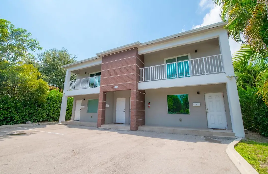 Spacious Entire Apartment With Free Parking-1
