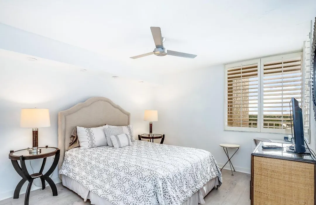Vanderbilt Luxury Landing-1