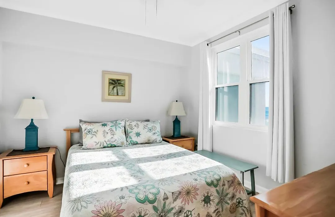 Polished Oceanfront Condo With Pool Access, Private Balcony & Washer/Dryer-1