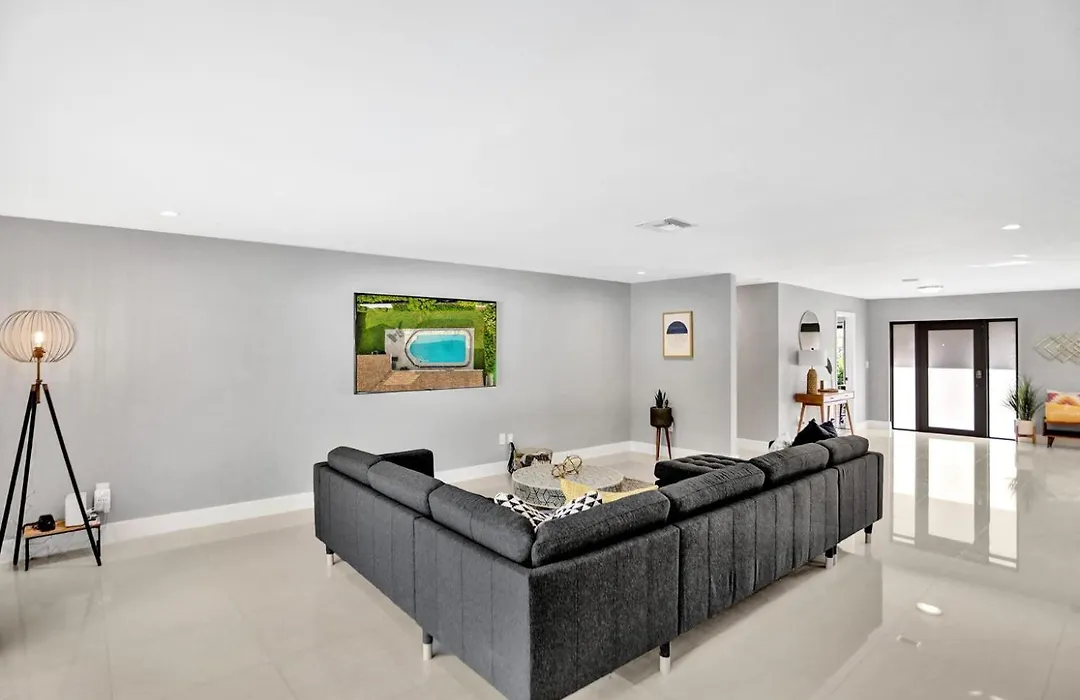 Gorgeous 5Br Villa +Heated Pool!-1