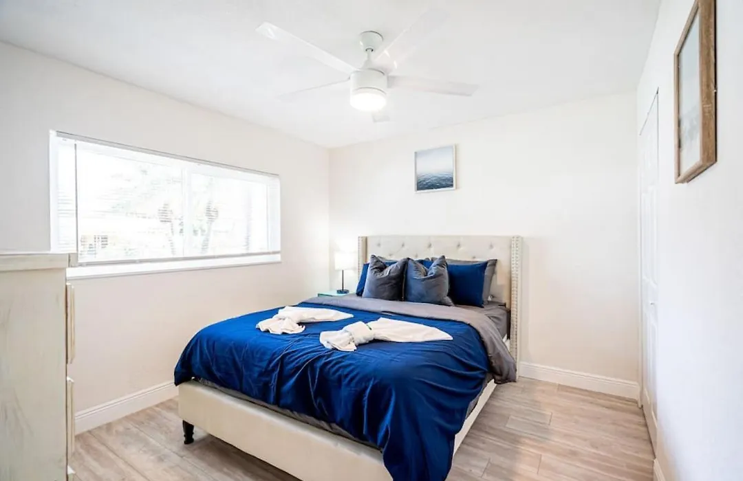 Larrys Lauderdale Getaway With Heated Pool And Tiki Hut-1