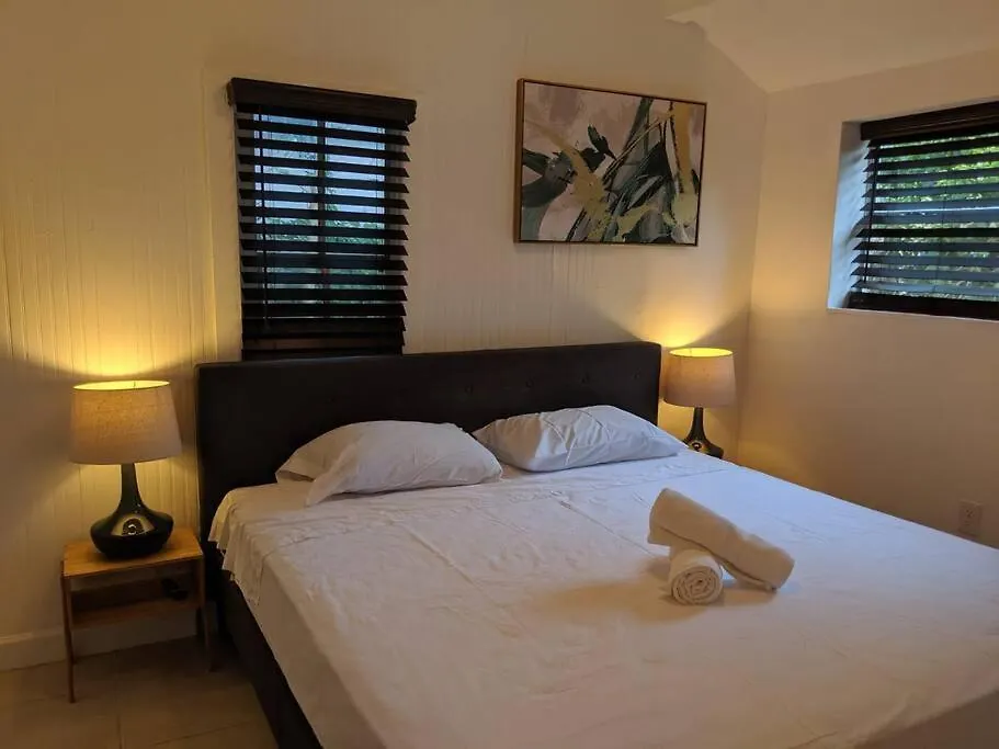 3 Bedroom Miami Home 15 Minutes To The Beach-1