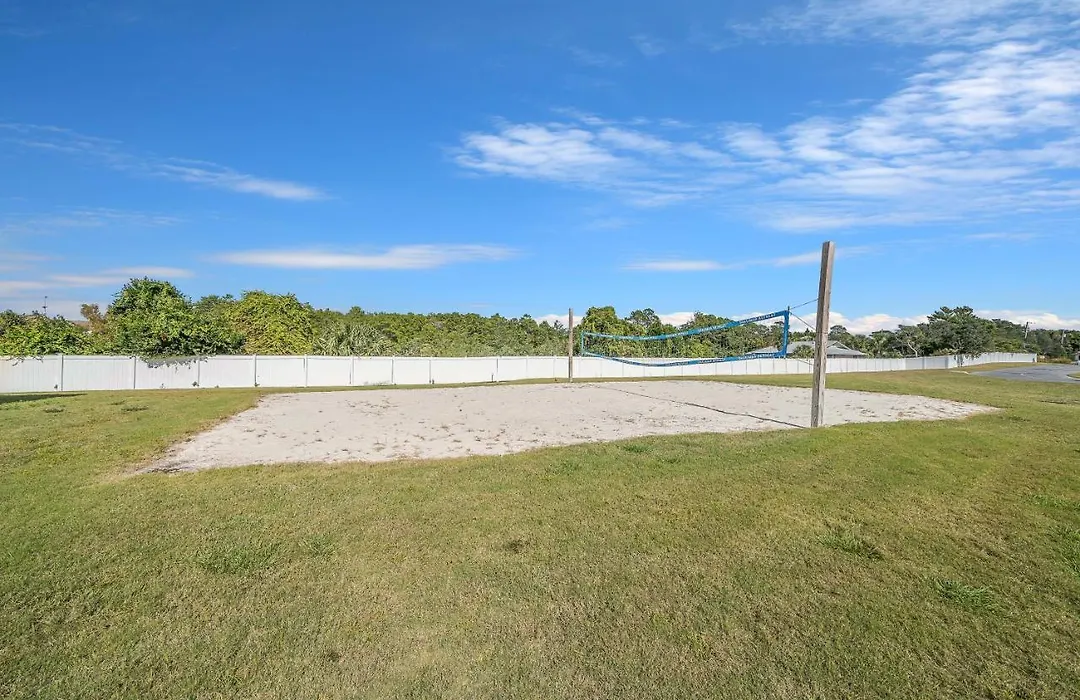 Travelodge By Wyndham Panama City Beach / Beachfront-1