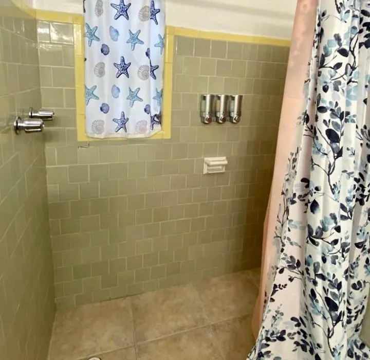 Hallandale Beach Motel With Free Parking And Full Kitchen ! No Extra Fees! Accepting Cash!-1