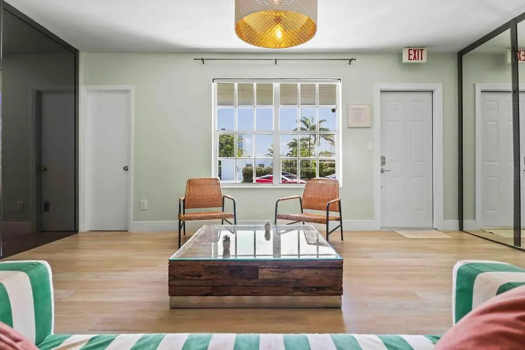 Treasure Island - Modern Miami House 3 Bedroom & 2 Bathroom-1