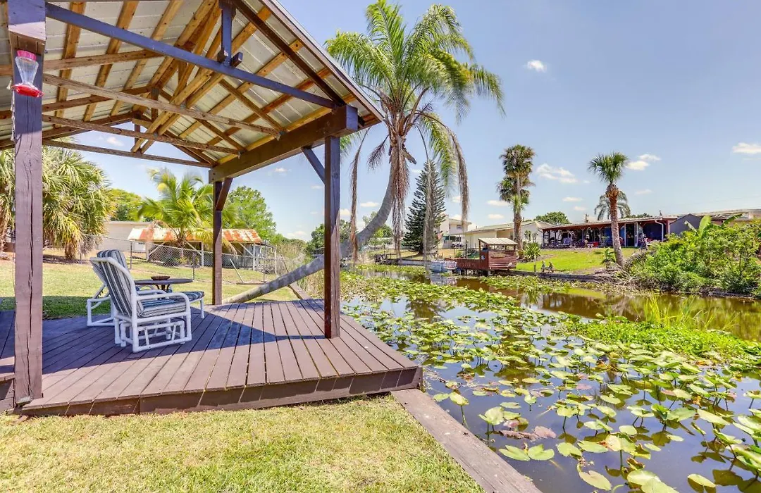 Canal-Front Okeechobee Retreat On-Site Fishing!-1