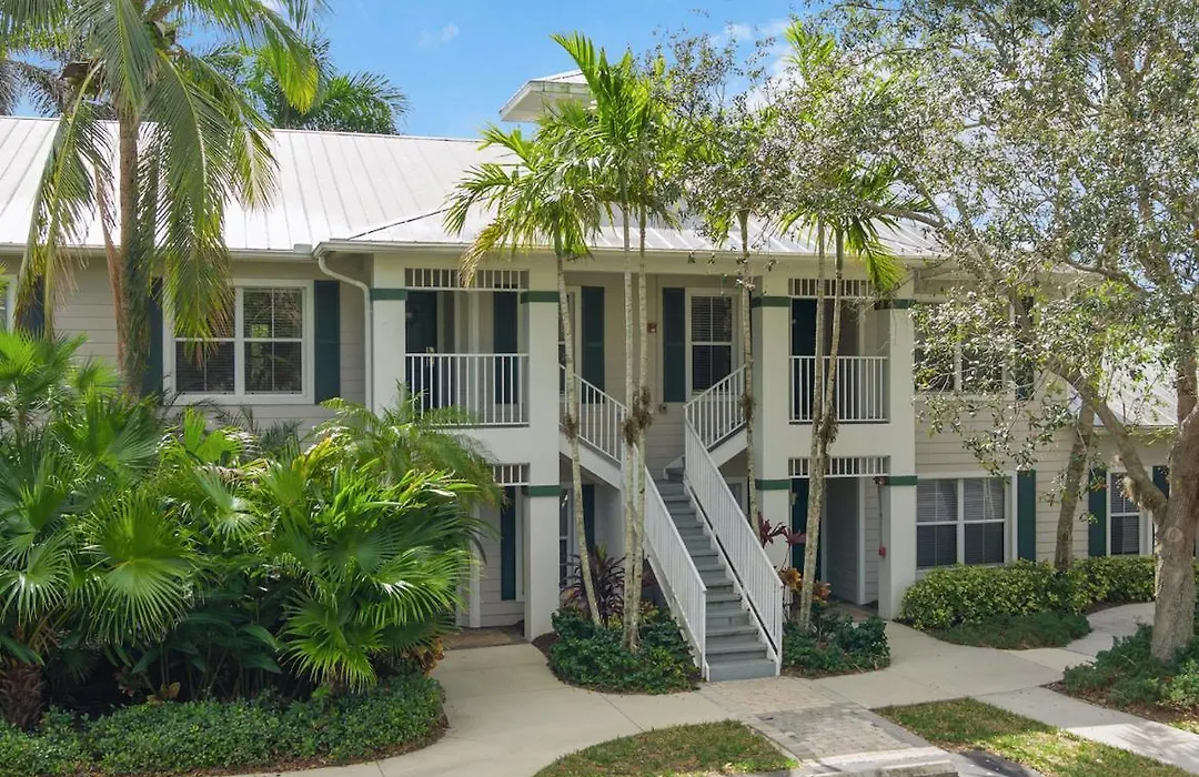 Lely Greenlinks Top Floor - On Golf Course, Minutes From Beaches, Downtown!-1