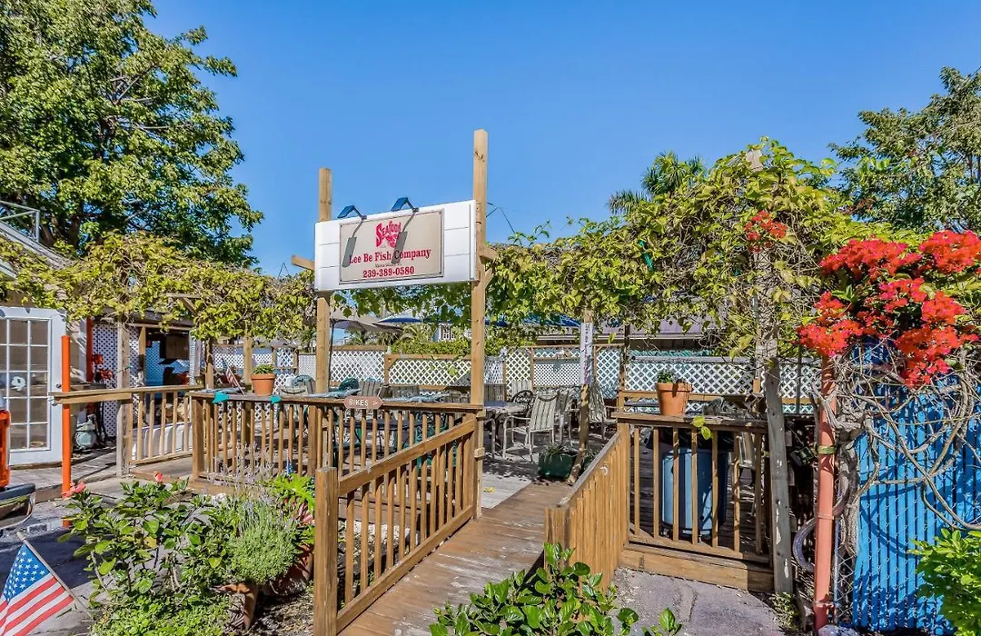 Paradise Palms At The Historic District Of Olde Marco Island-1