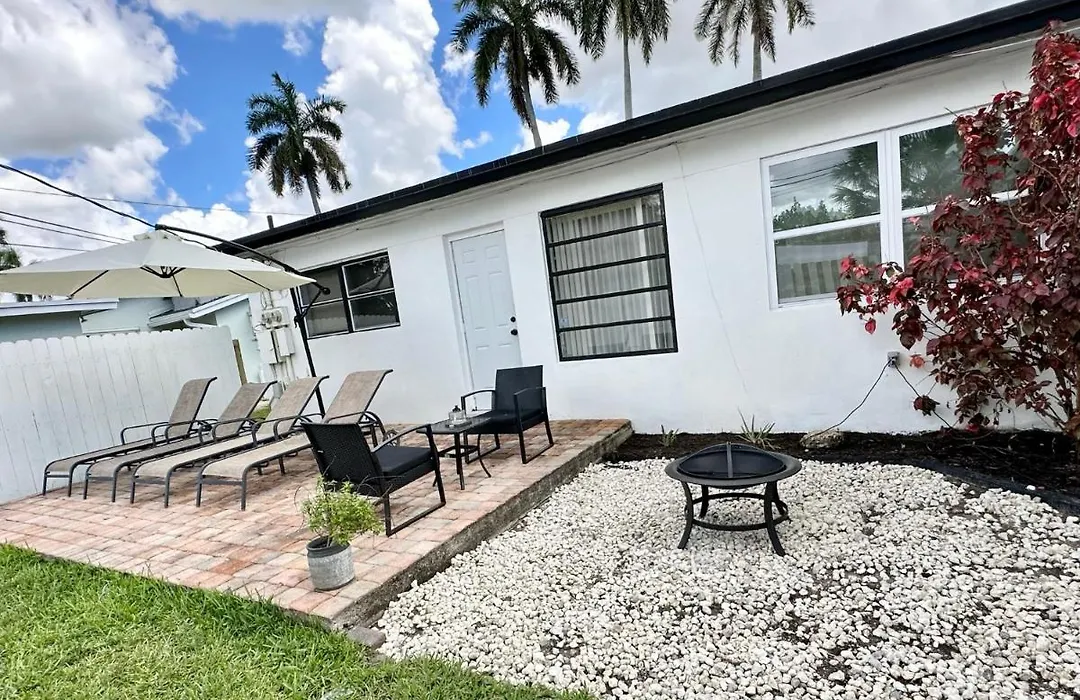 Charming 2 Bedroom Home At Wilton Manors-1