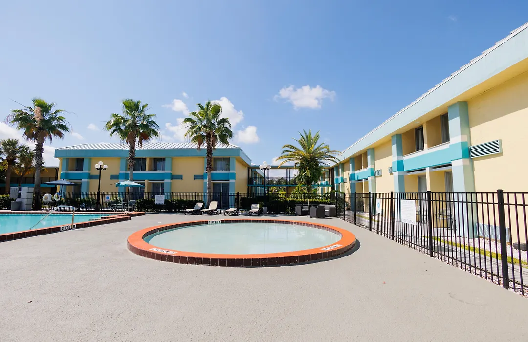 Garnet Inn & Suites-1