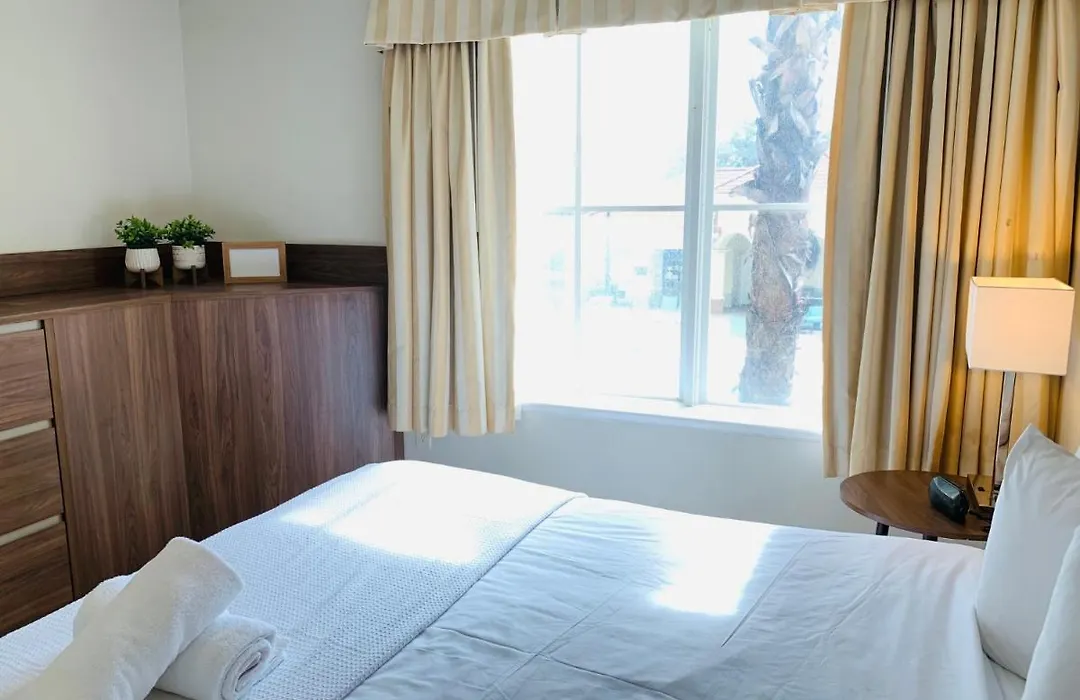 Amazing 1 Bedroom Resort 2 Miles From Universal-1