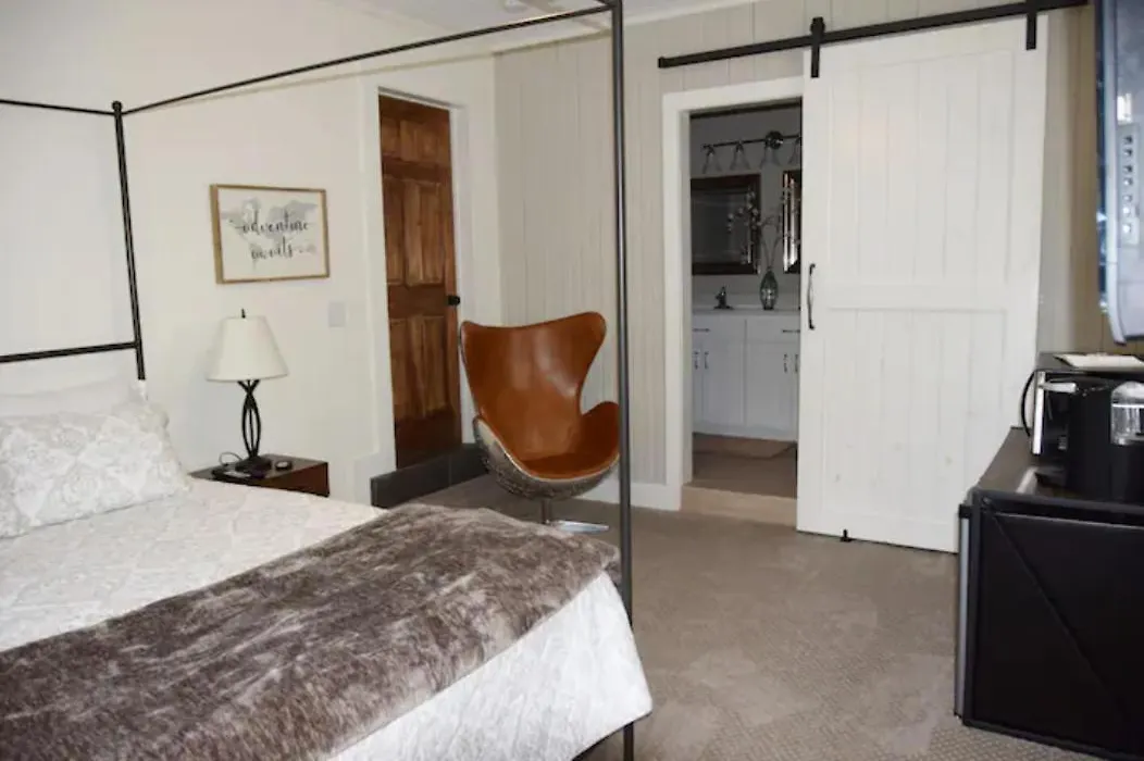 Cozy, Romantic Guest Suite Close To Everything!-1
