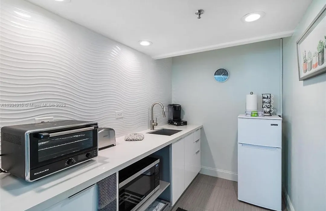 11Th Miami Beach - Ocean View -Free Valet Parking-1