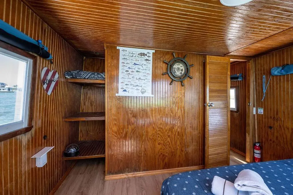 Beautiful Houseboat In Key West-1