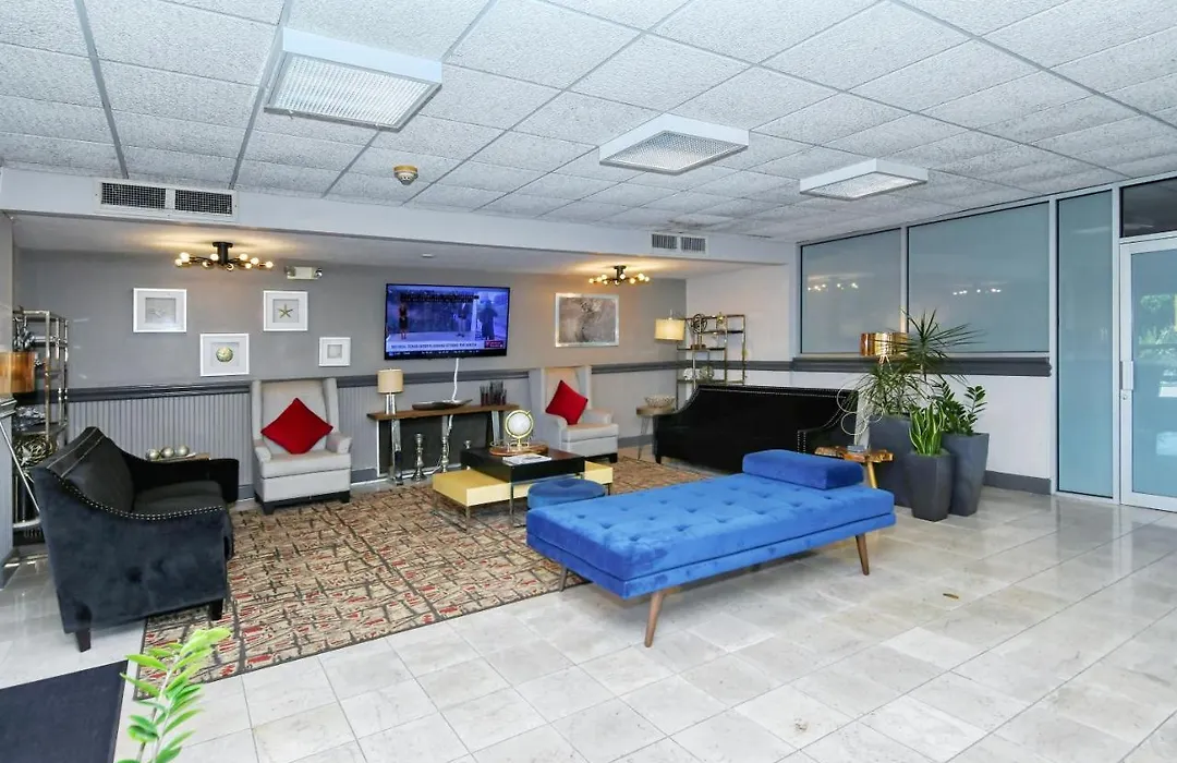 Heated Pool, Bunk Beds, King Bed, Huge Tv, Marina, Tiki Bar-1