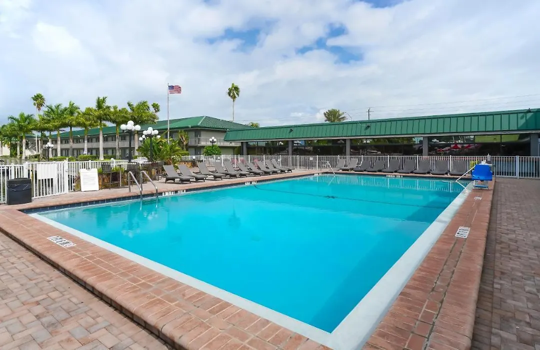 All-New, Comfortable, Huge Pool, Grill & Tiki Bar-1