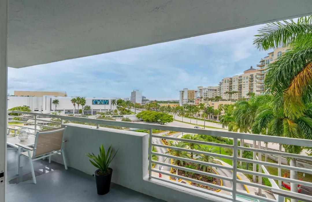 Luxury Condo Hotel With Full Kitchen, Located At 5 Mints Walk To The Beach-1