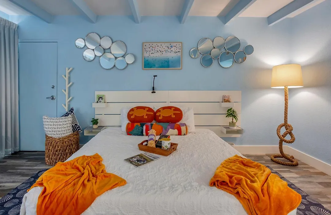 Tampa Bay, Beach Step Away, Wifi, Free Parking,Pools, Jacuzzi-1