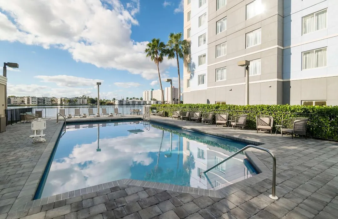 Homewood Suites Miami Airport/Blue Lagoon-1