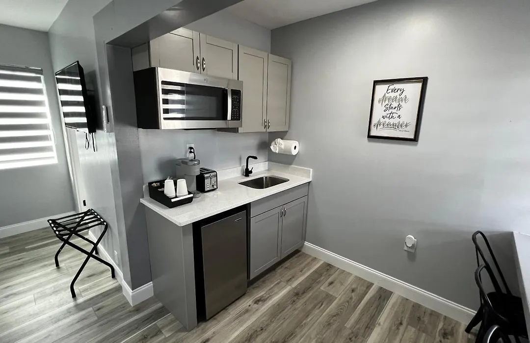 Oceano Suites Daytona Beach-1