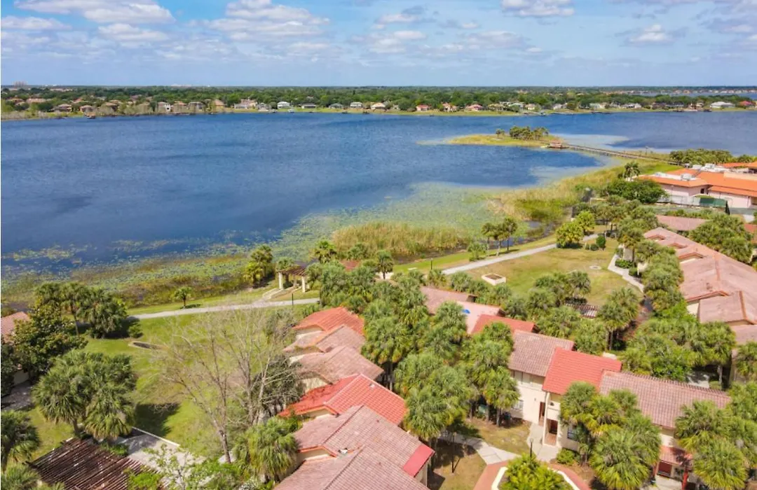 Charming Lakeview Retreat II-1