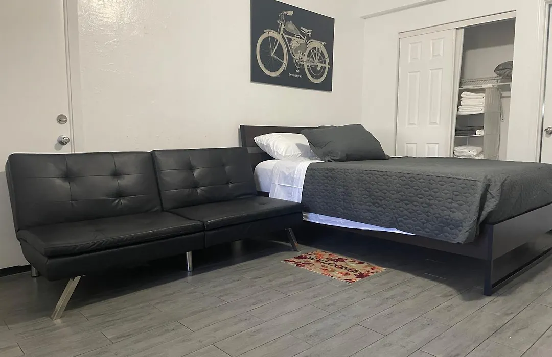 Trendy Studios In Hollywood-1